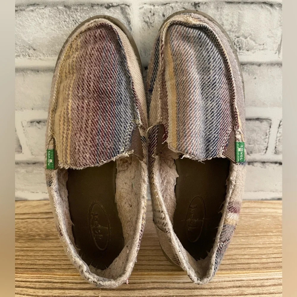 Women’s Sanuk flannel fuzzy style slip on flats moccasin loafer shoes Size 6